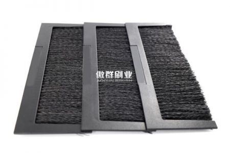 廣州傲群機(jī)柜毛刷廠家為您科普:機(jī)柜密封毛刷用途 廣州傲群機(jī)柜毛刷廠家為您科普:機(jī)柜密封毛刷用途